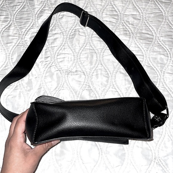 Disney black crossover Pin display purse - Picture 8 of 11